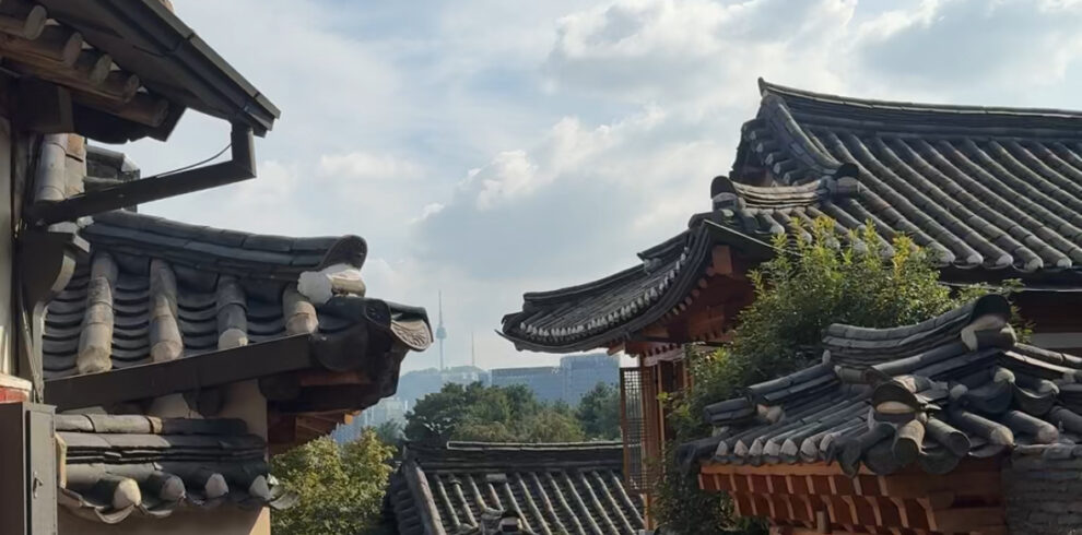 bukchon hanok vilage image